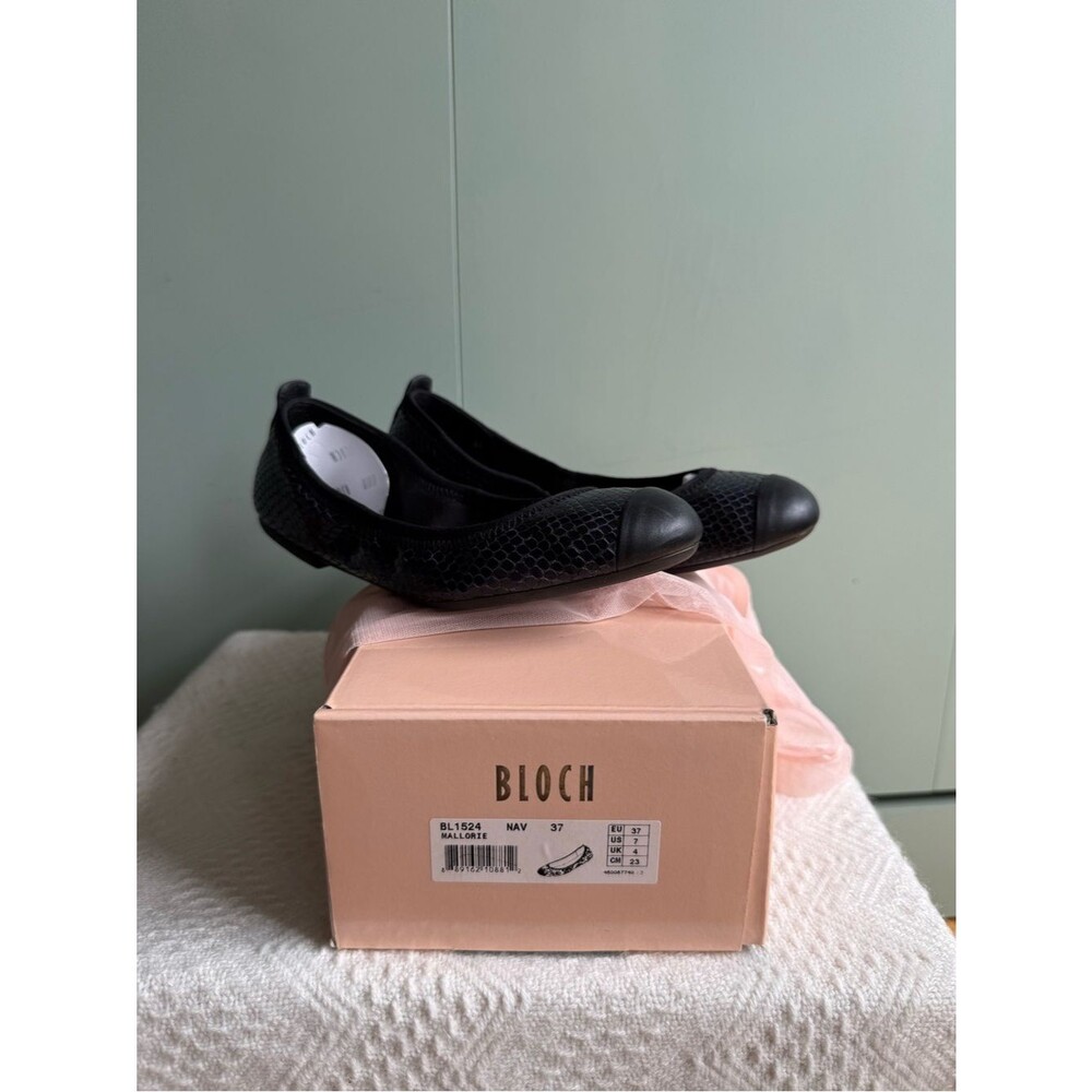 NWT Bloch Mallorie Ballet flats, Navy Blue Leather, Size 37 (US 6.5-7)